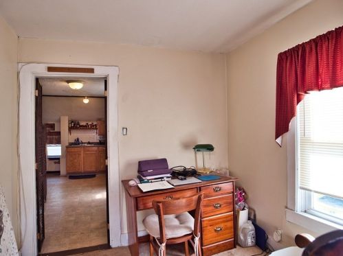 33 Morton St, Fall River MA 02720-2860 exterior