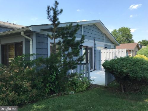 22 Maplewood Ct, West Deptford NJ  08066-2406 exterior