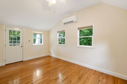 7 Glen Ave, Burlington MA  01803-4811 exterior