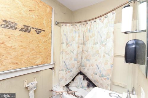 665 Broad St, West Deptford NJ 08096-1055 exterior