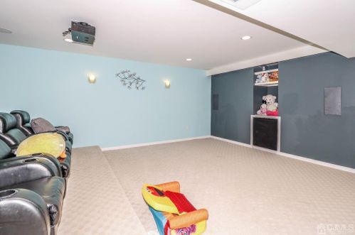 10 Summerhill Ct, Columbus NJ  08022-1970 exterior