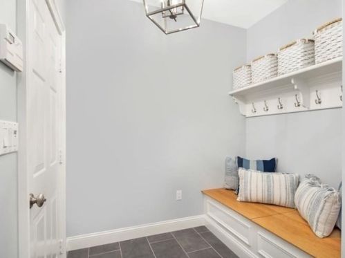 4 Sayles Rd, Hingham MA 02043-2678 exterior