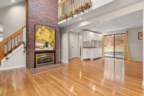 6 Skylar Dr, Southborough MA 01772-1745 exterior