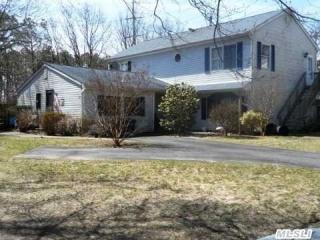 30 Lakeside Dr, Hauppauge, NY 11779-1950