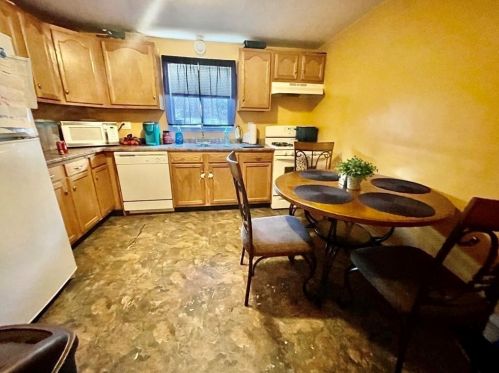 401 Washington St, Taunton MA 02780-1784 exterior