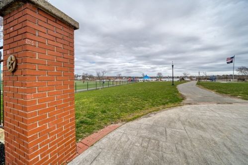 380 Front St, New Bedford MA 02744-2626 exterior