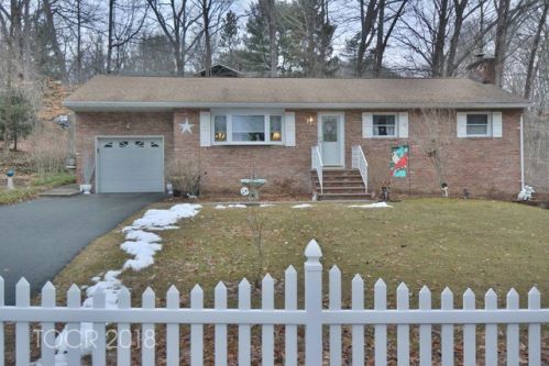 71 Kraft Pl, Skyline Lakes, NJ 07456-1831