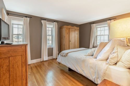 2 Bonad Rd, Milton MA 02186-3212 exterior