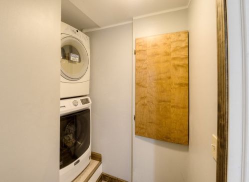 1098 Western Ave, Montgomery MA 01085-2616 exterior