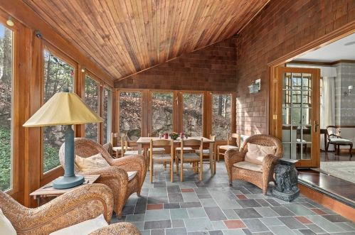 59 Crestview Rd, Milton MA 02186-3648 exterior