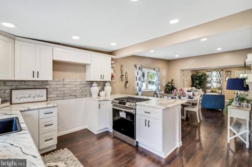 1564 Center St, West Deptford NJ  08086-3098 exterior