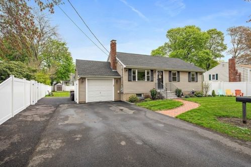 298 Central St, Weymouth, MA 02190-2810