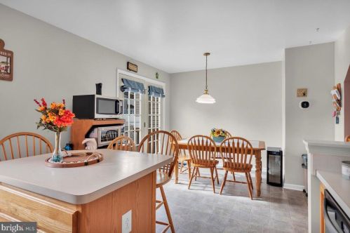 101 Cambridge Ct, West Deptford NJ 08096-6875 exterior