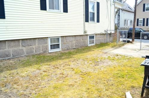 219 St, New Bedford MA 02740-4133 exterior