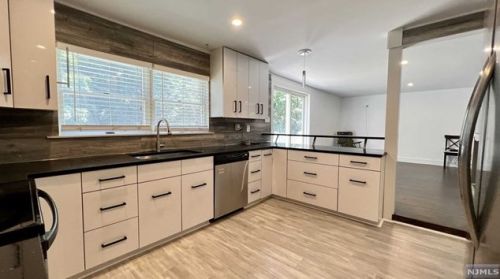 385 Stonetown Rd, Skyline Lakes NJ  07456-1308 exterior