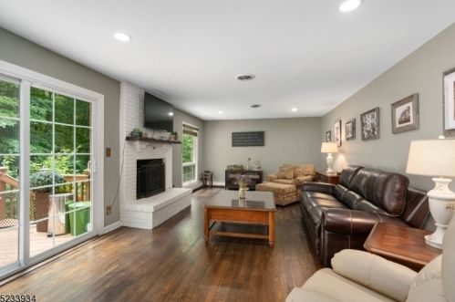 6 Cheshire Ln, Skyline Lakes NJ 07456-2743 exterior