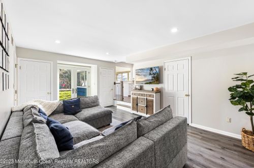 450 Branch Ave, Little Silver NJ  07739-1111 exterior