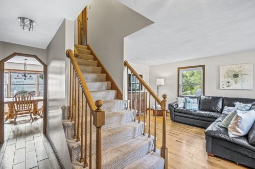 11 Hillsdale Ave, Burlington, MA 01803-4853