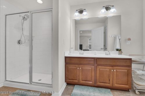 16 Kyle Dr, Tinton Falls NJ 07712-7536 exterior