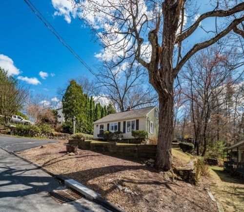 12 Candlewood St, Worcester MA 01602-2804 exterior