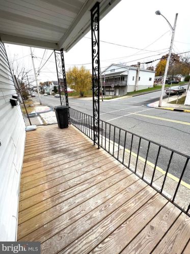 701 Garibaldi Ave, Bangor, PA 18013-1115