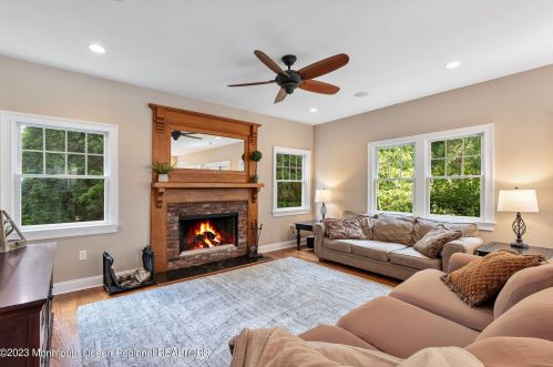 210 White Rd, Little Silver NJ 07739-1137 exterior