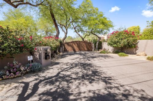 2020 Bethany Home Rd, Phoenix AZ 85014-2434 exterior