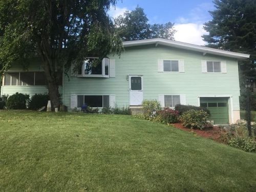 11 Moulton Rd, Southborough MA  01772-1918 exterior