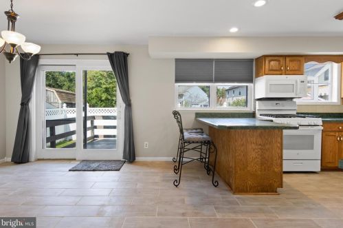 565 Salem Ave, West Deptford NJ 08096-3204 exterior