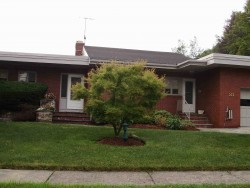 31 Broken Tree Rd, Newton, MA 02459-3415