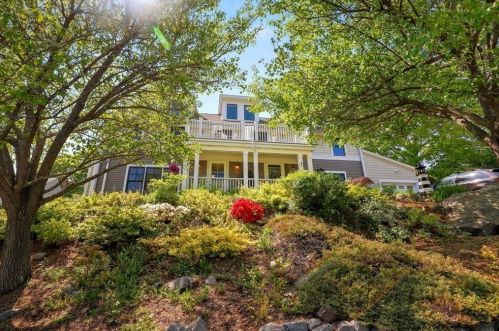 6 Twin Light Cir, Rockport, MA 01966-1453