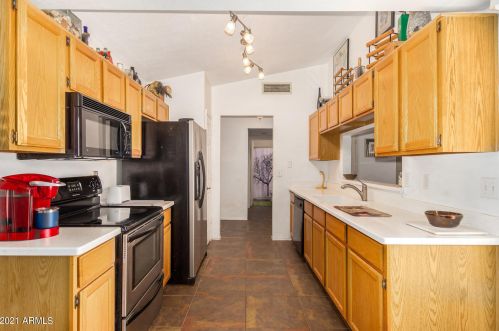 13642 41 Pl, Phoenix AZ 85028-2214 exterior