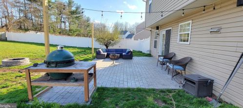 104 Talon Ln, West Deptford NJ 08093-2323 exterior