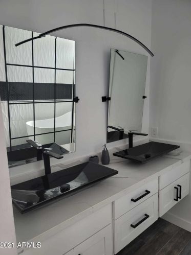 1037 Fairmount Ave, Phoenix, AZ 85013-3336