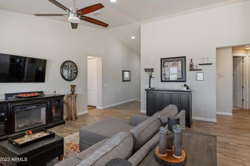 34826 3rd Ave, Phoenix AZ 85023-3640 exterior