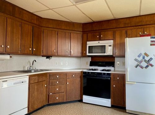 421 Chancery St, New Bedford MA 02740-4416 exterior