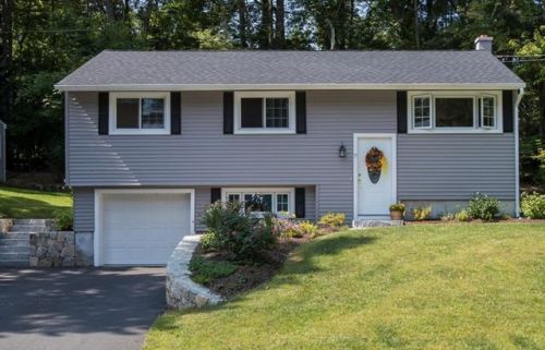 7 Leonard Dr, Southborough MA  01772-1952 exterior