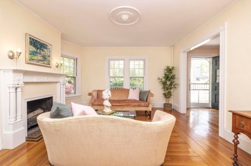 10 Hyde St, Newton MA 02461-1203 exterior