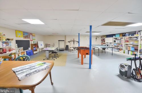 645 Kings Hwy, West Deptford NJ 08096-3129 exterior