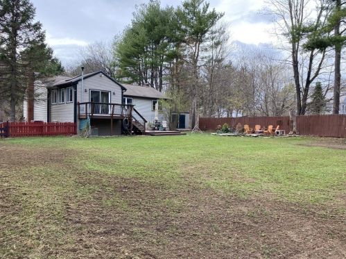 10 Hitching Post Rd, Amherst MA 01002-1155 exterior