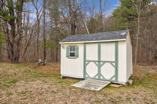 127 Elm St, North Reading MA 01864-2914 exterior