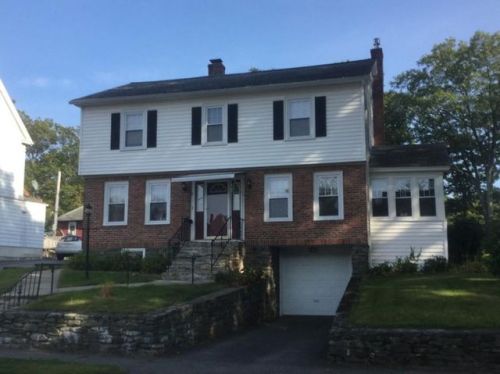 9 Berkmans St, Worcester, MA 01602-3301