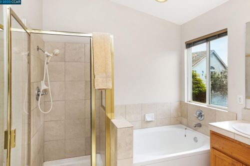 357 Napoleon Dr, San Leandro CA 94577-1580 exterior