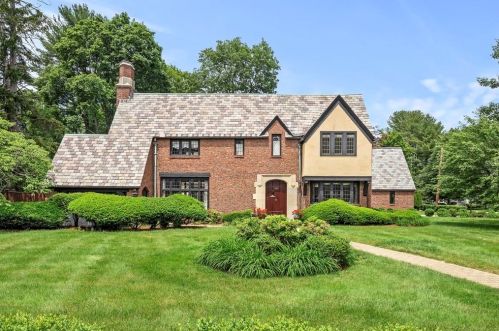 1765 Beacon St, Newton, MA 02468-1402