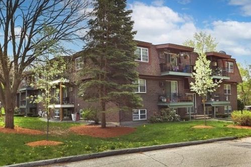 700 Robbins Ave, Dracut MA 01826-5176 exterior