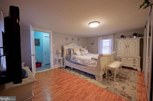 61 Barber Ave, West Deptford NJ 08096-2832 exterior