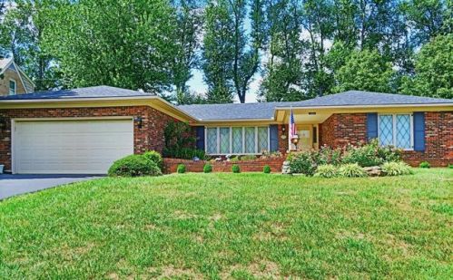 7407 Maria Ave, Louisville, KY 40222-4016