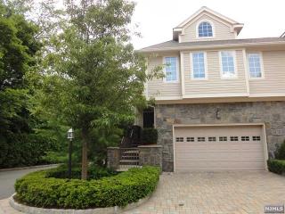 2 Kensington Ct, Tenafly NJ  07670-2872 exterior