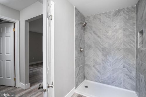 4 Willowwood Ct, Columbus NJ  08022-1025 exterior