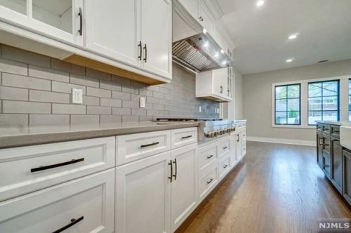 158 Magnolia Ave, Tenafly NJ  07670-1828 exterior